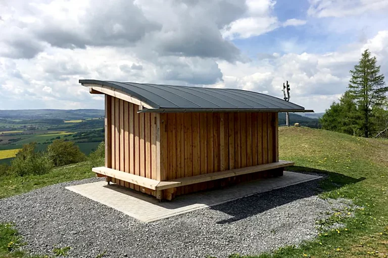 Wanderhütte / Wetterschutzhäuschen mit Regenablauf