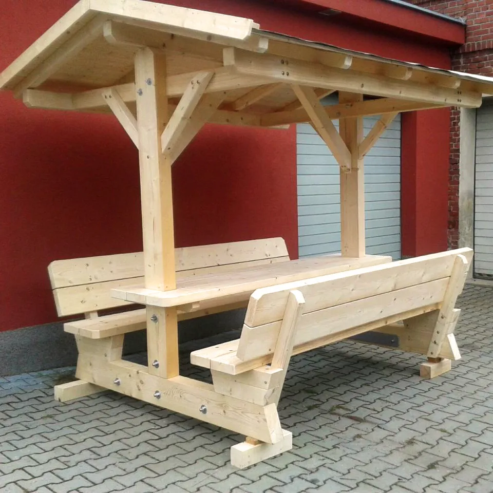 Sitzgruppe auf einem Hof in Tschechien